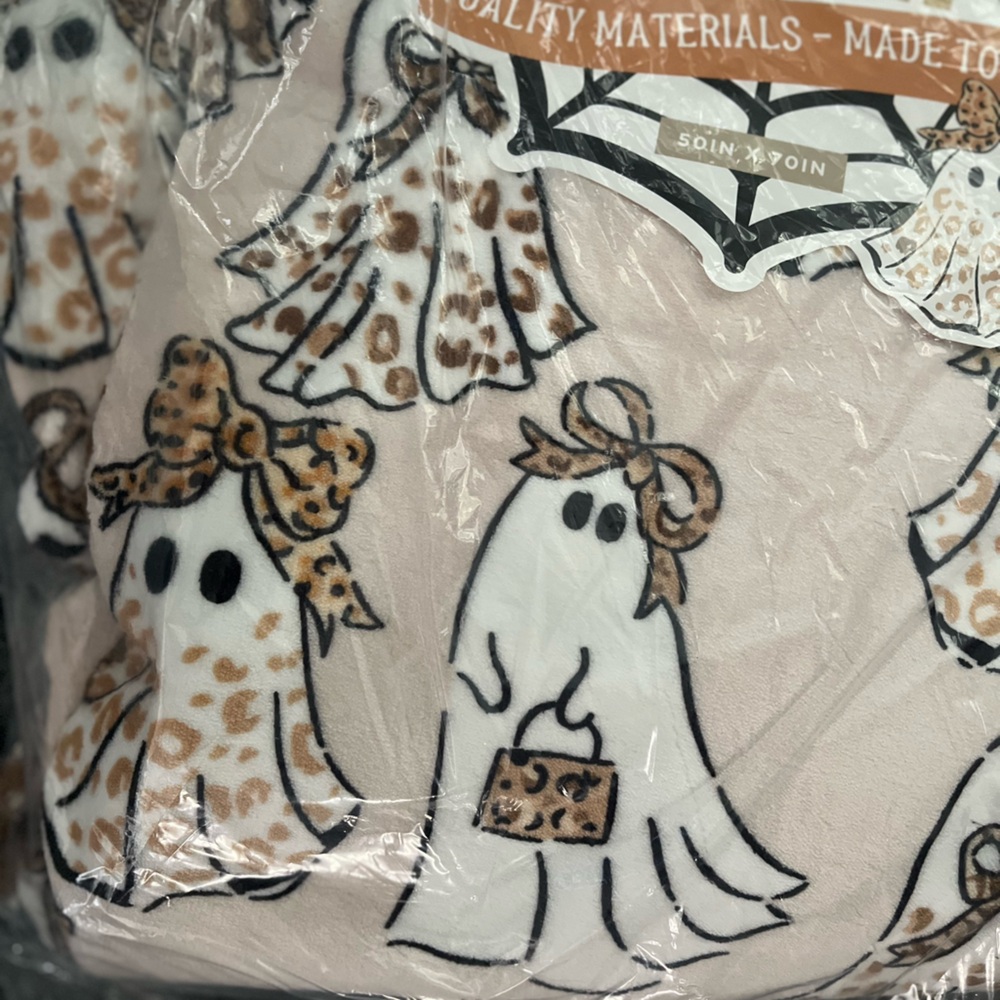 Cheetah Ghost Plush Throw Blanket - Picture 2 of 2